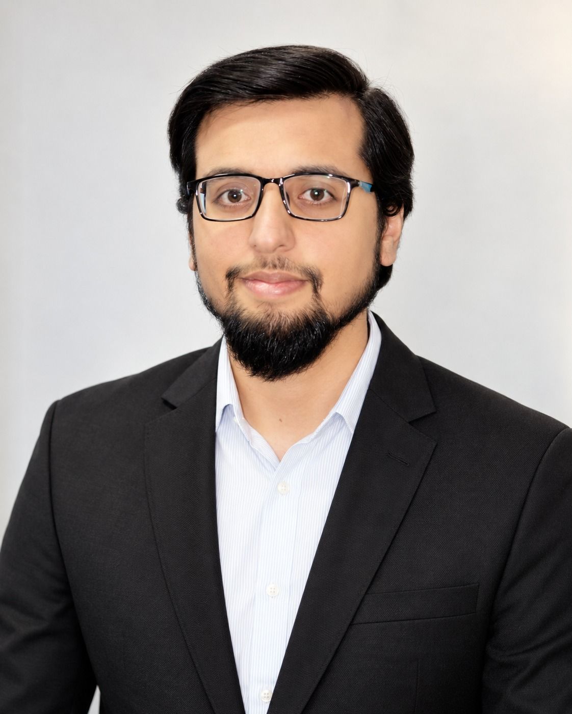 Porträt von Haris Abbasi, Gründer von Abbasi AI Engineering